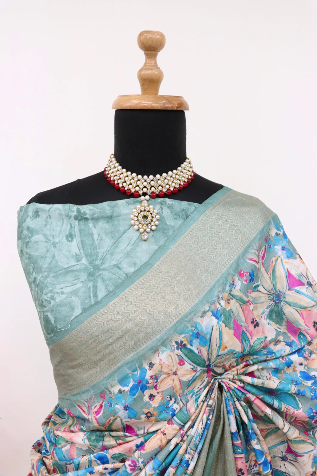 Latest Designer Digital Printed Saree With Blouse Piece