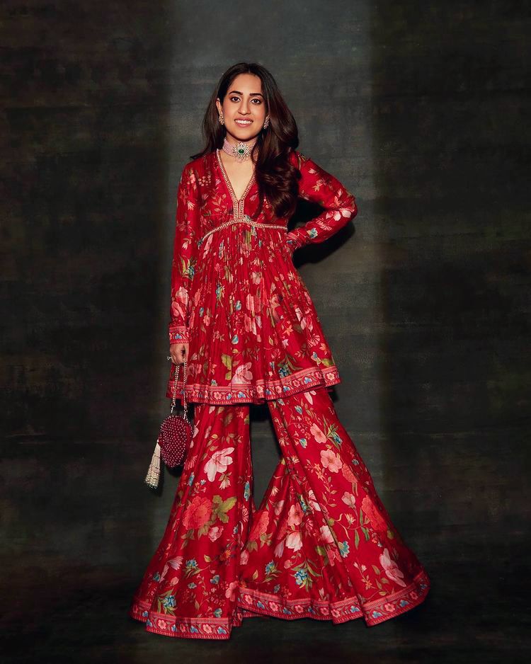 Bollywood Actress Alia Bhatt Wear Black Flower Printed Sharara Suit