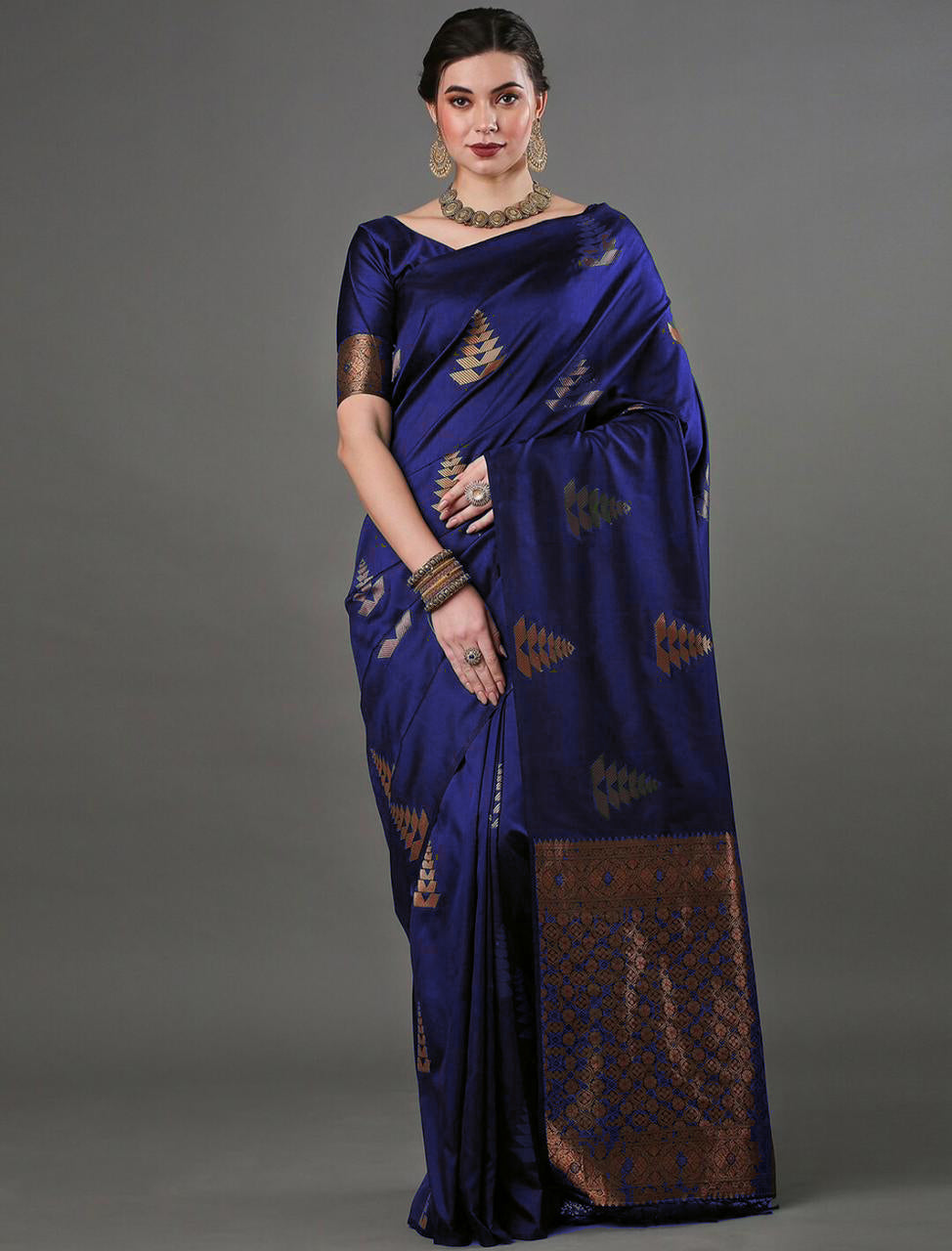 Tempting Blue Soft Silk Saree With Fragrant Blouse Piece