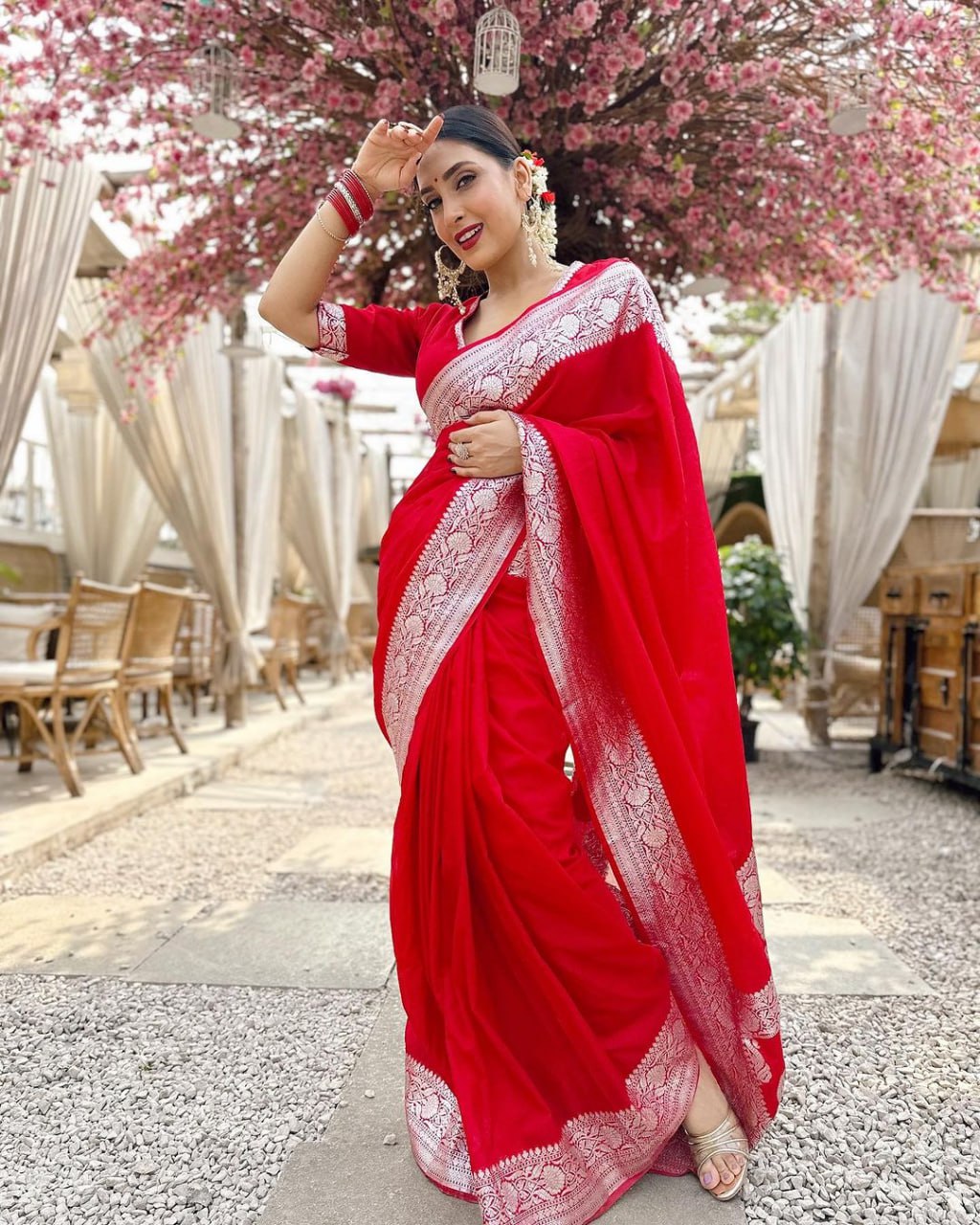 Stylish Red Soft Silk Saree With Hypnotic Blouse Piece