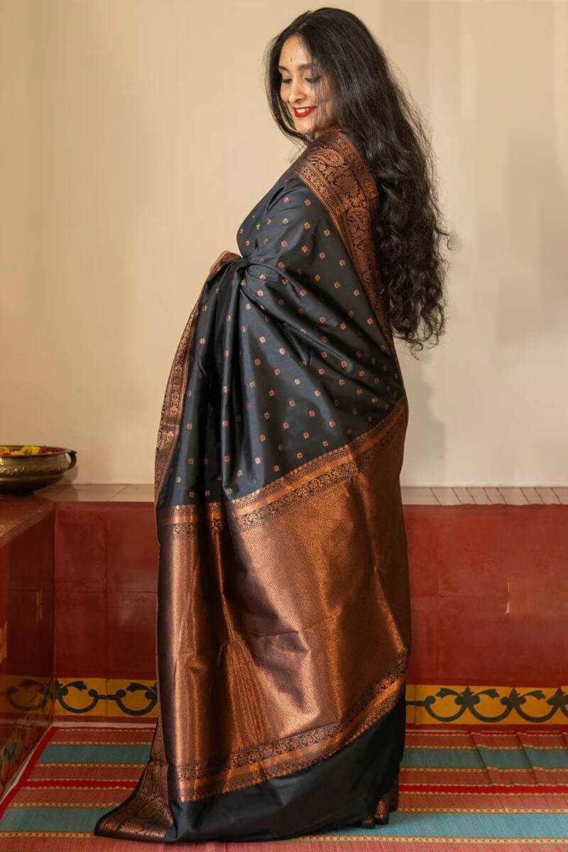 Unique Black Soft Silk Saree With Ideal Blouse Piece