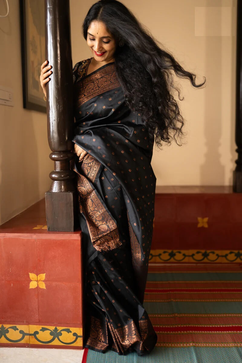 Unique Black Soft Silk Saree With Ideal Blouse Piece