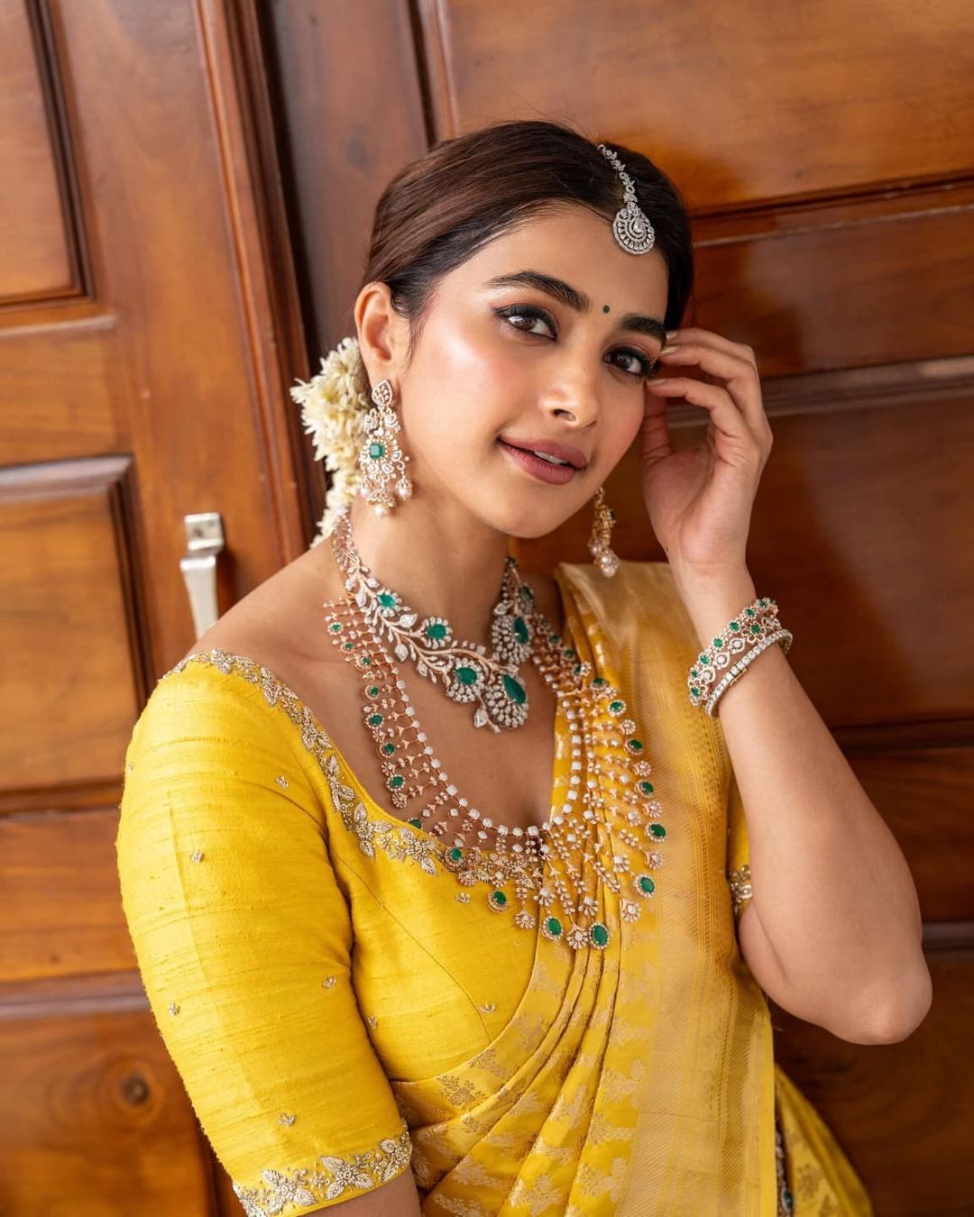 Stunner Yellow Soft Silk Saree With Preferable Blouse Piece