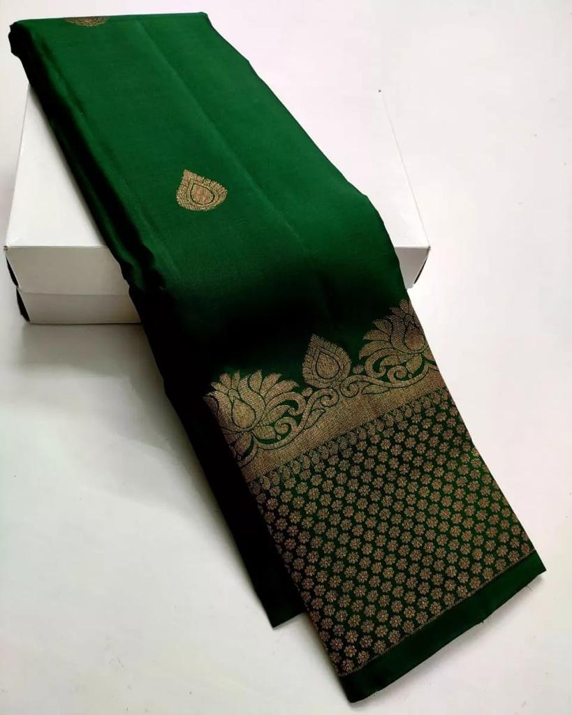 Symmetrical Dark Green Soft Silk Saree With Susurrous Blouse Piece