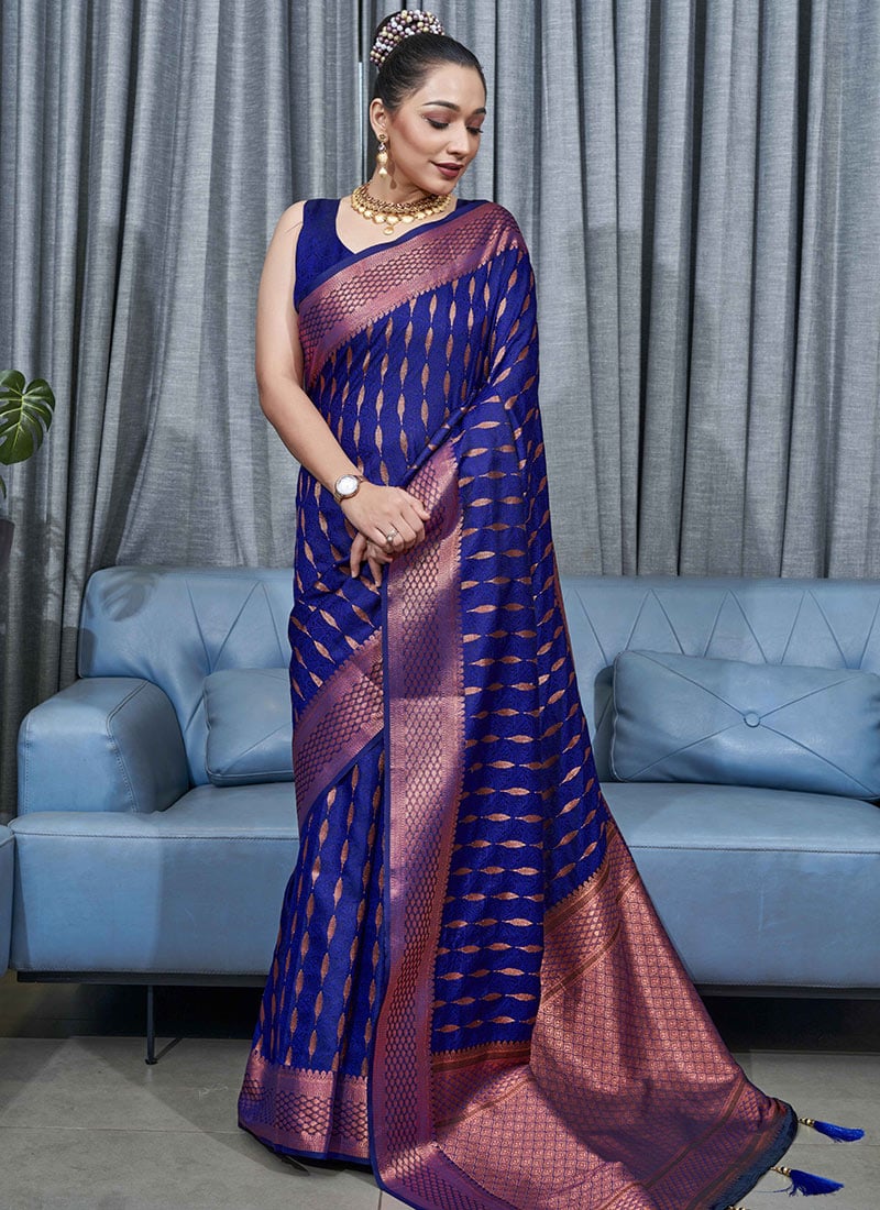 Vestigial Blue Soft Silk Saree With Smashing Blouse Piece