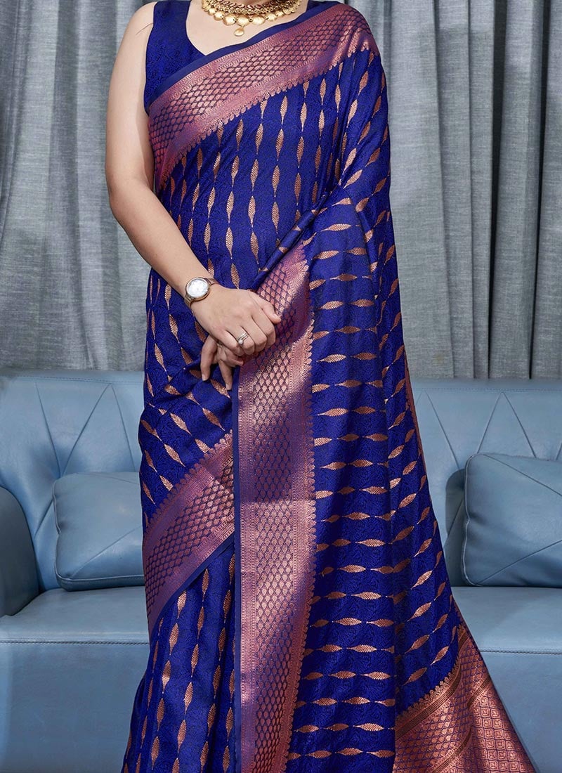 Vestigial Blue Soft Silk Saree With Smashing Blouse Piece