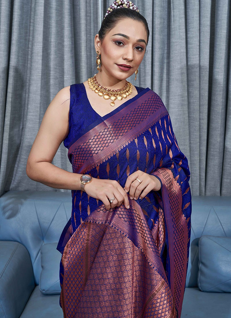 Vestigial Blue Soft Silk Saree With Smashing Blouse Piece