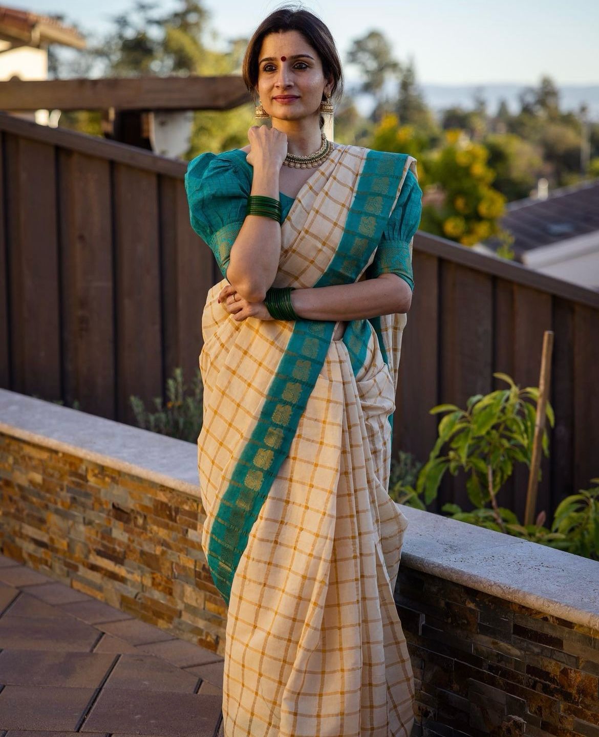 Snazzy Beige Soft Silk Saree With Winsome Blouse Piece