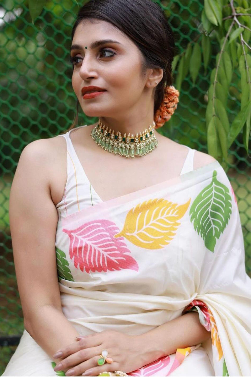 Sensational White Soft Silk Saree With Engrossing Blouse Piece