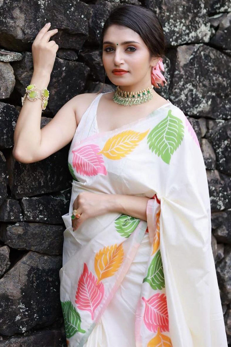 Sensational White Soft Silk Saree With Engrossing Blouse Piece