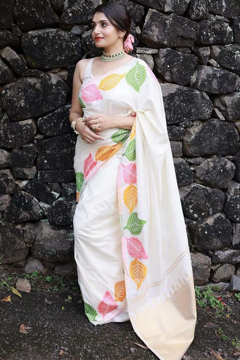 Sensational White Soft Silk Saree With Engrossing Blouse Piece