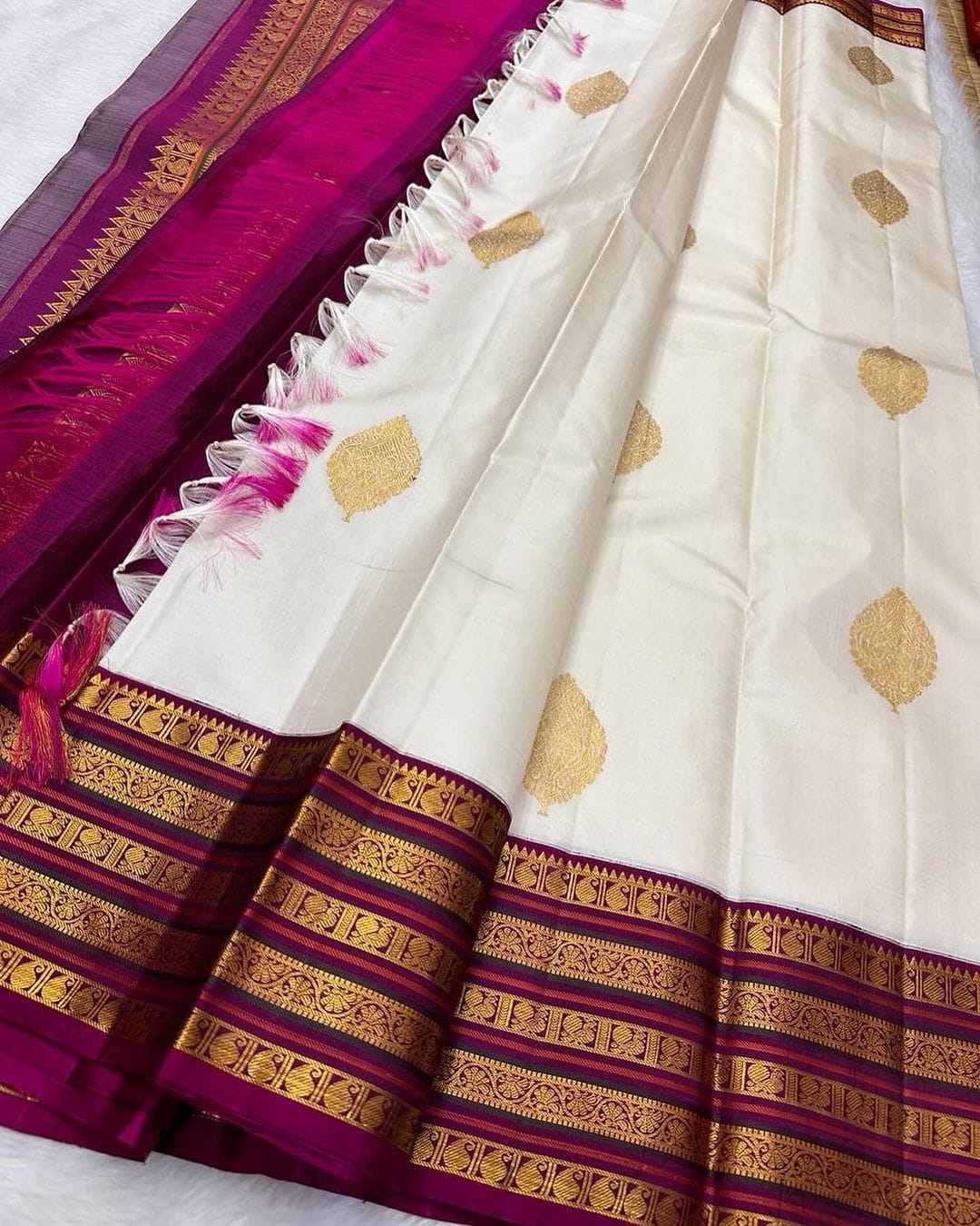 Amazing Off White Soft Silk Saree With Phenomenal Blouse Piece