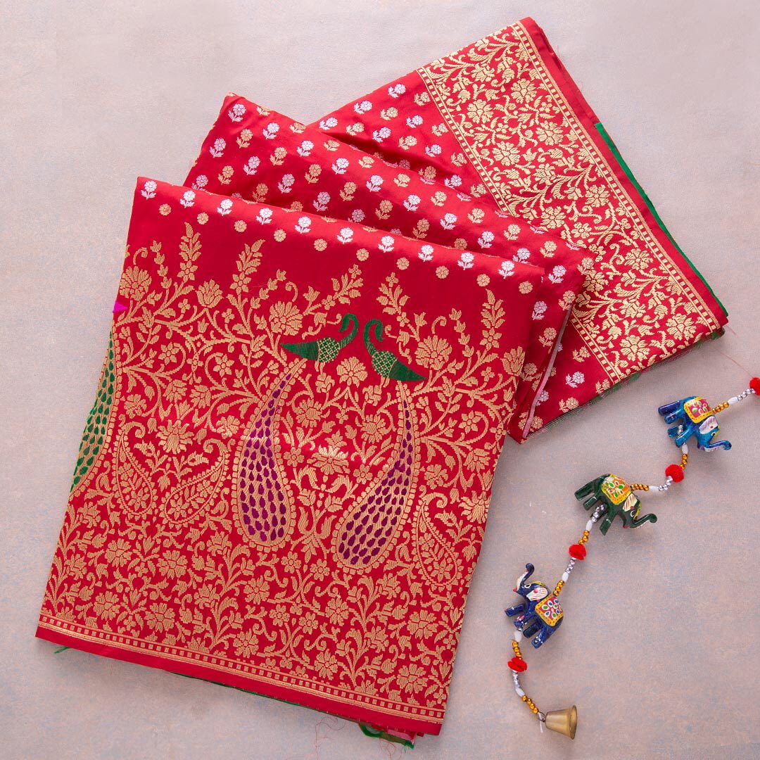 Super Extravagant Red Soft Silk Saree With Snappy Blouse Piece