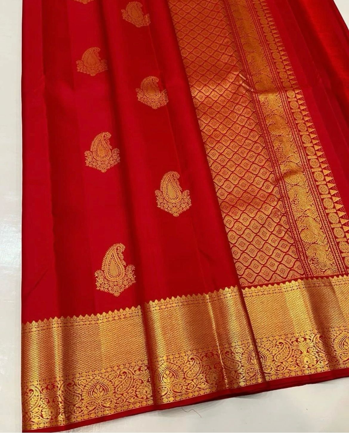 Prodigal Red Soft Silk Saree With Ornate Blouse Piece