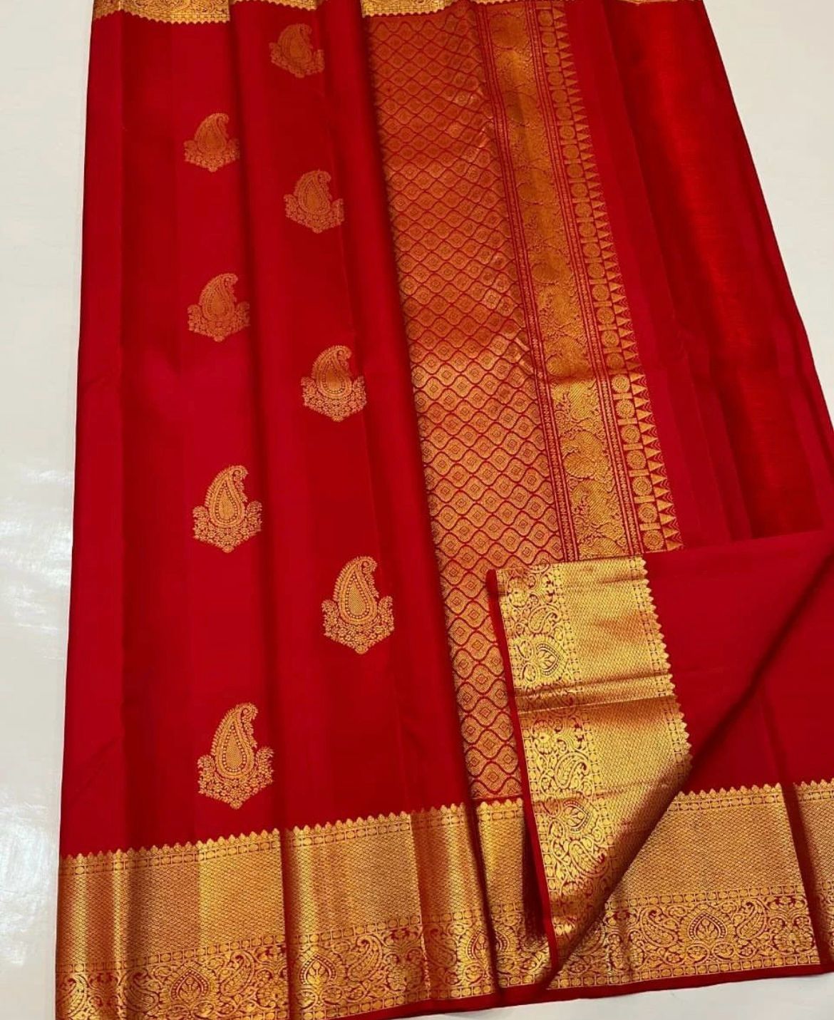 Prodigal Red Soft Silk Saree With Ornate Blouse Piece