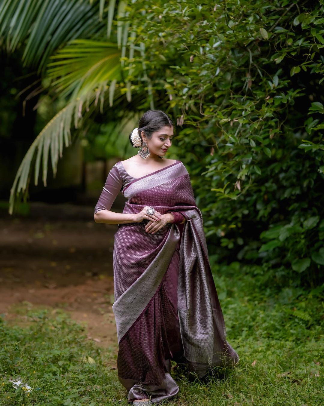 Snazzy Brown Soft Silk Saree with Tempting Blouse Piece