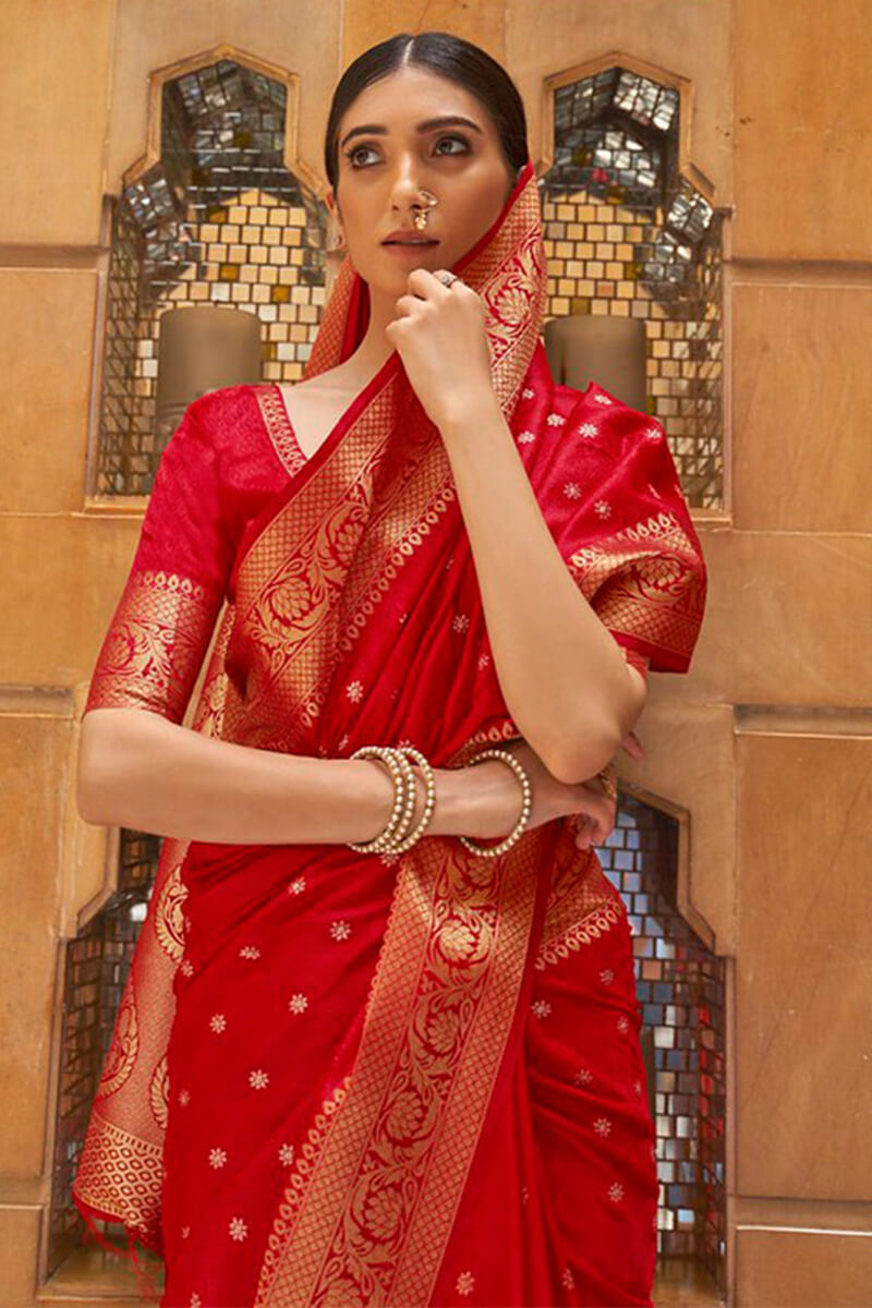 Mellifluous Red Kanjivaram Silk Saree With Panoply Blouse Piece