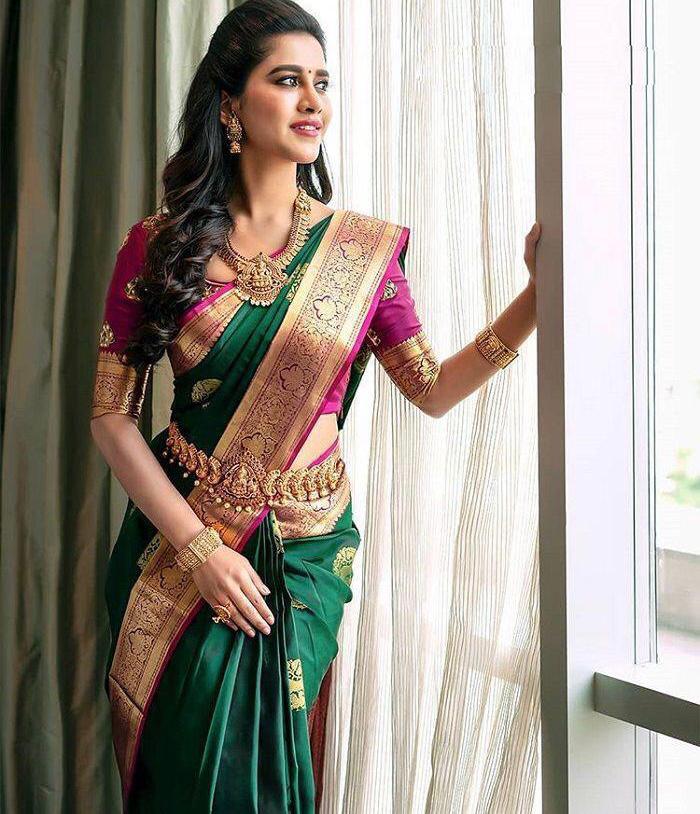 Super extravagant Green Soft Silk Saree With Excellent Blouse Piece