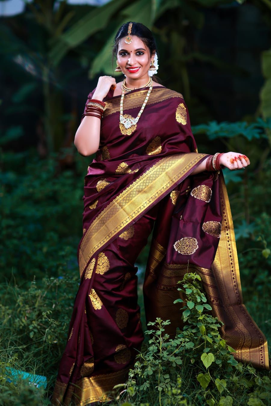 Snazzy Wine Soft Banarasi Silk Saree With Gratifying Blouse Piece