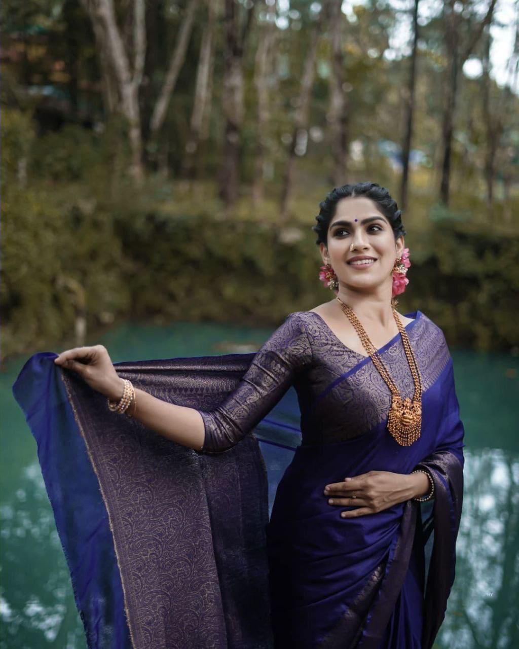 Refreshing Navy Blue Soft Silk Saree With Angelic Blouse Piece