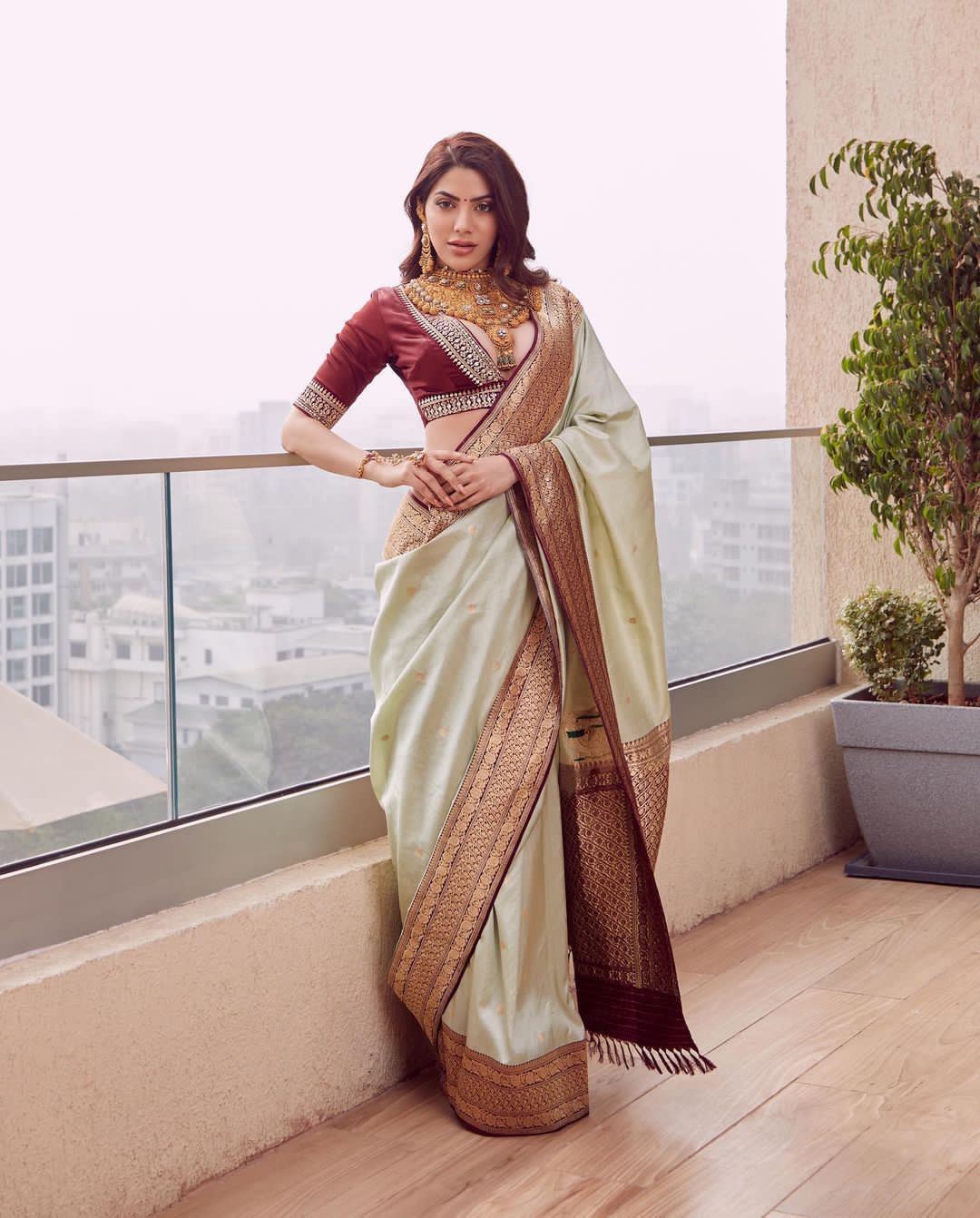 Sophisticated Grey Soft Silk Saree With Skinny Blouse Piece