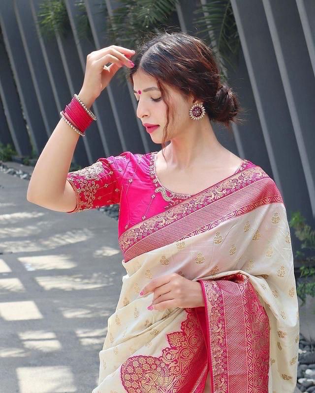 Traditional Beige Soft Silk Saree With Divine Blouse Piece