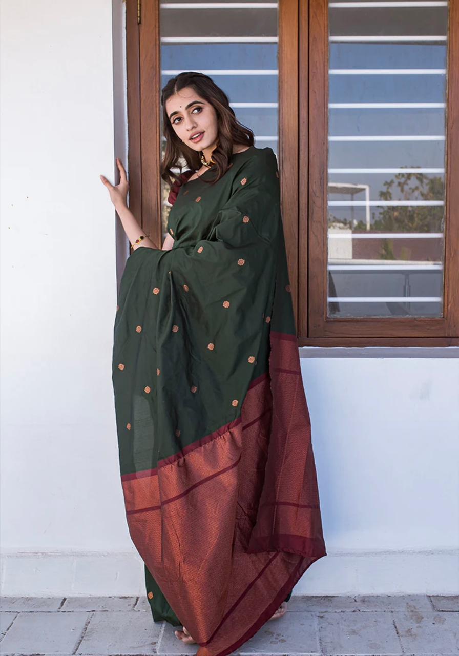 Vestigial Dark Green Soft Silk Saree With Staggering Blouse Piece