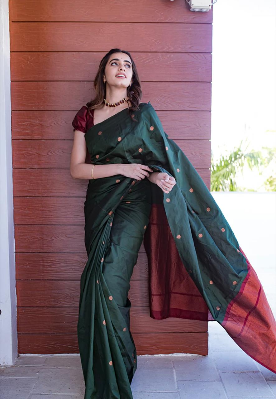 Vestigial Dark Green Soft Silk Saree With Staggering Blouse Piece