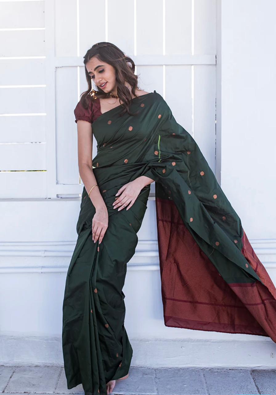 Vestigial Dark Green Soft Silk Saree With Staggering Blouse Piece