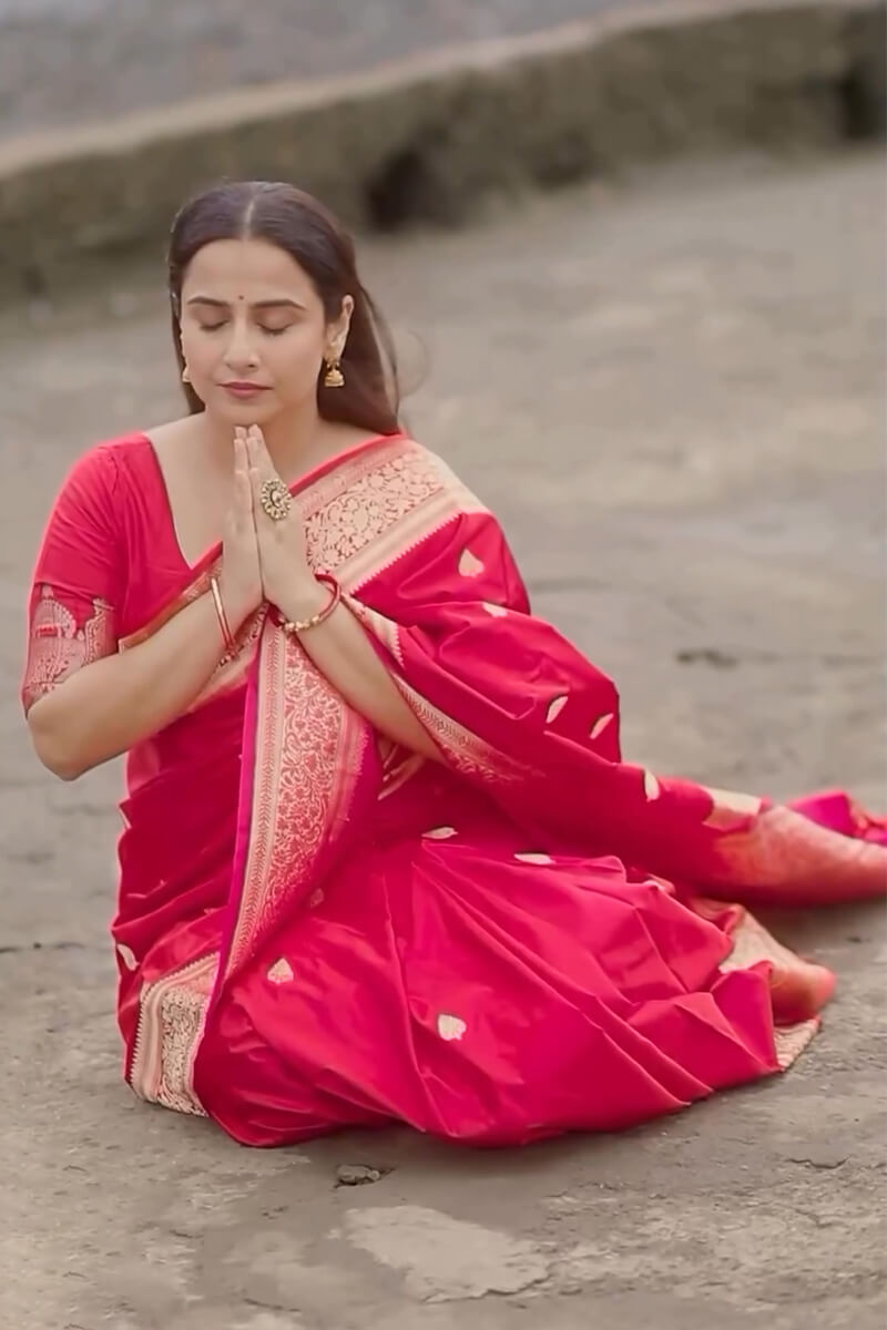 Tempting Dark Pink Soft Silk Saree With Vivacious Blouse Piece