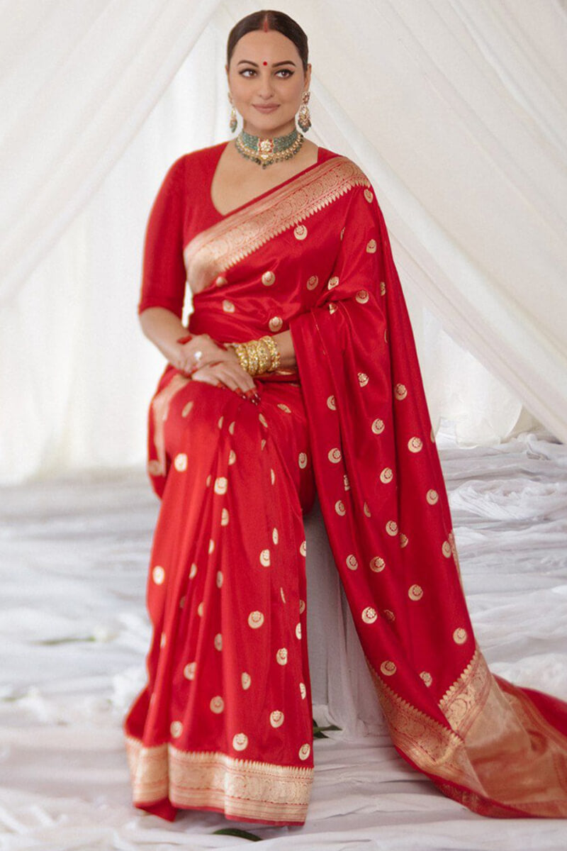 Staring Red Soft Silk Saree With Delightful Blouse Piece