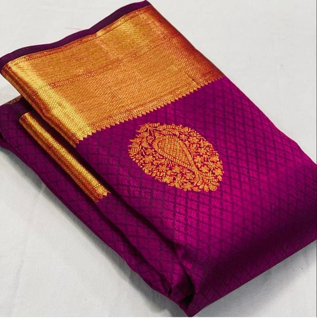 Susurrous Magenta Soft Banarasi Silk Saree With Lissome Blouse Piece