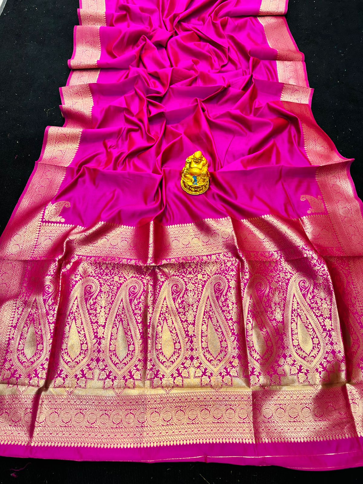 Sempiternal Dark Pink Soft Banarasi Silk Saree With Vestigial Blouse Piece