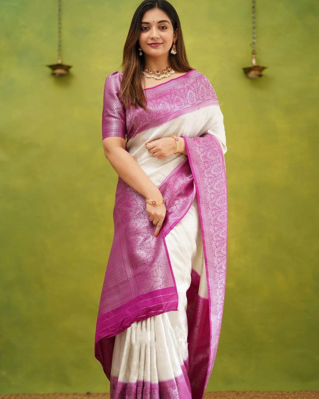 Serendipity White Soft Silk Saree With Engaging Blouse Piece