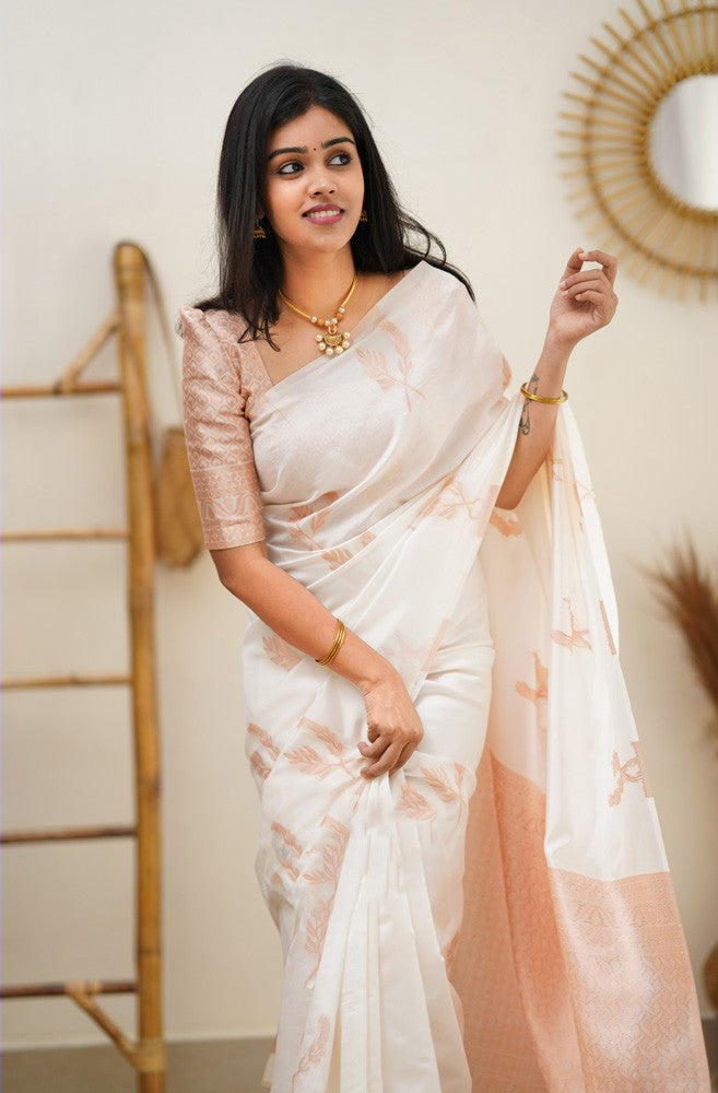 Staring White Soft Silk Saree With Breathtaking Blouse Piece