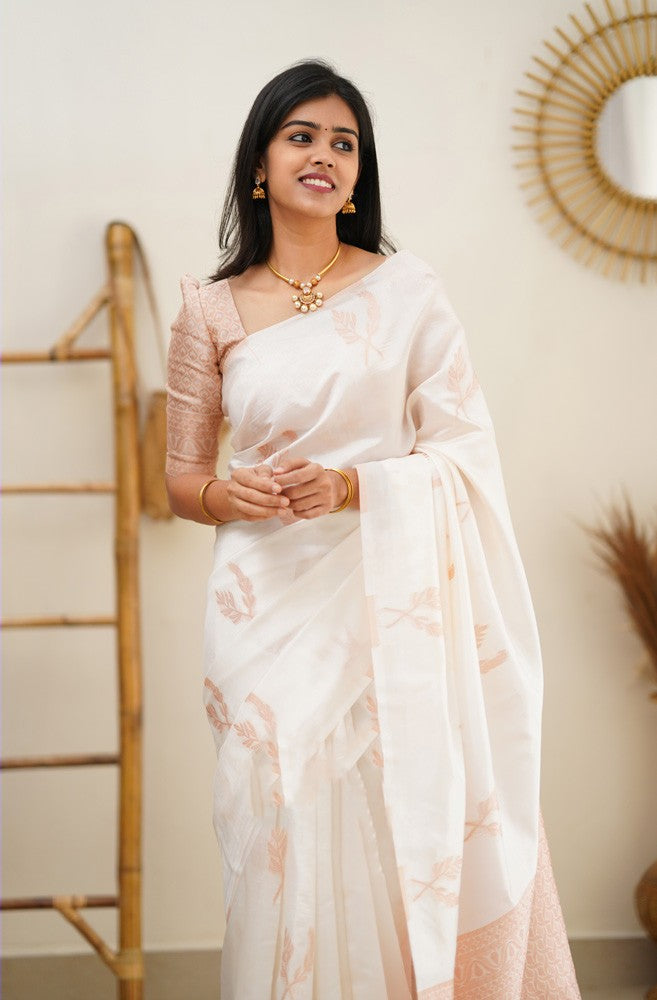 Staring White Soft Silk Saree With Breathtaking Blouse Piece