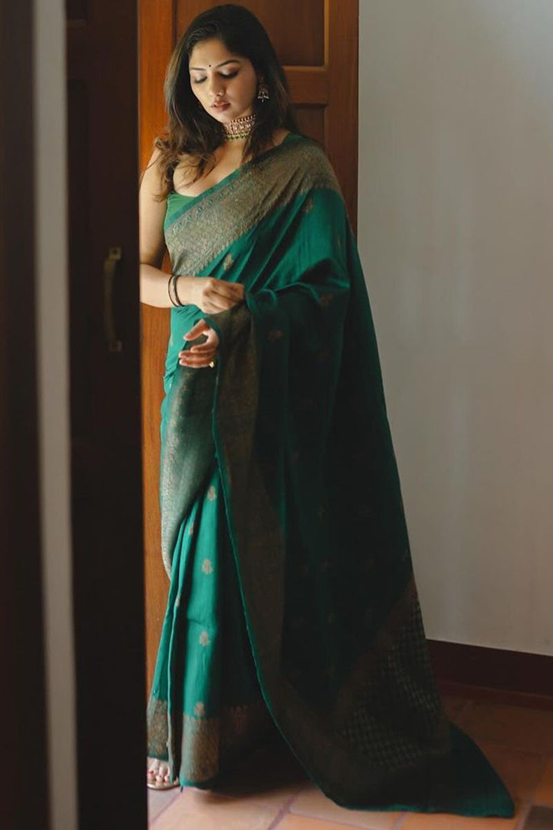 Prominent Dark Green Soft Silk Saree With Comely Blouse Piece