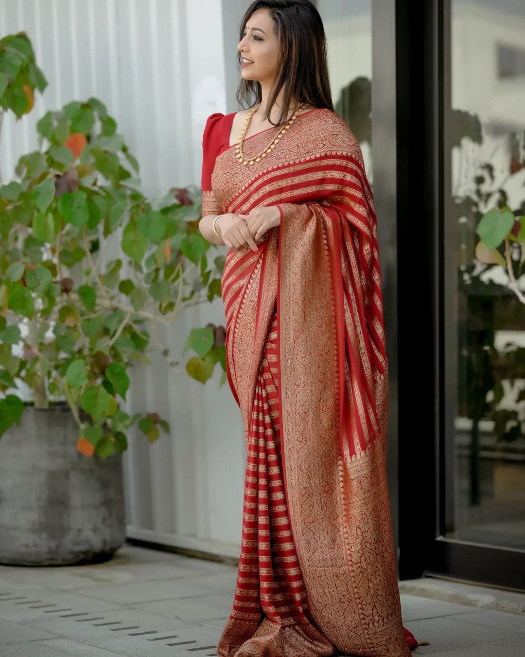 Stylish Red Soft Silk Saree With Blooming Blouse Piece