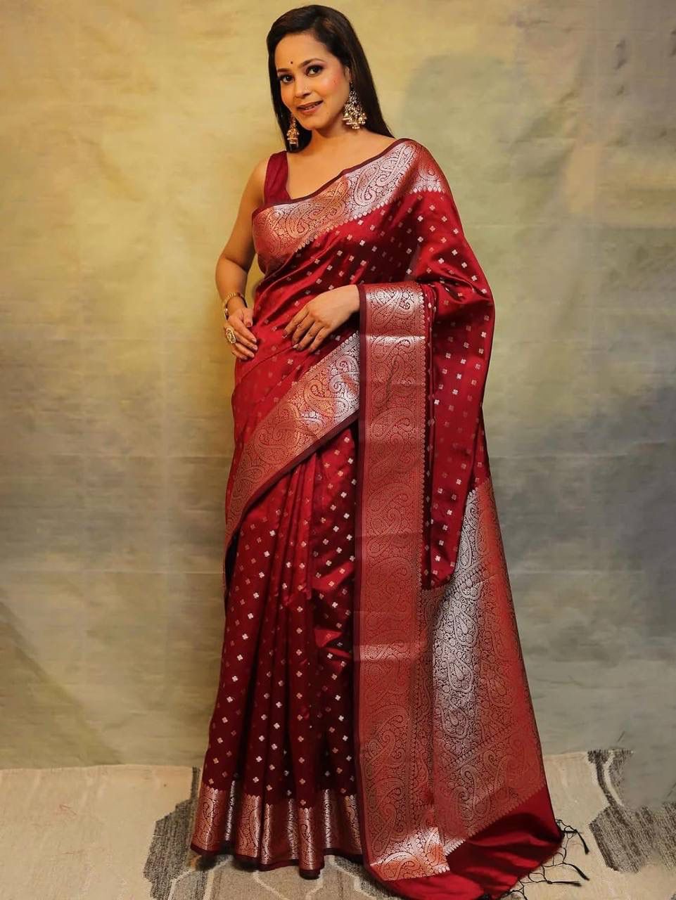 Twirling Maroon Soft Silk Saree With Surpassing Blouse Piece